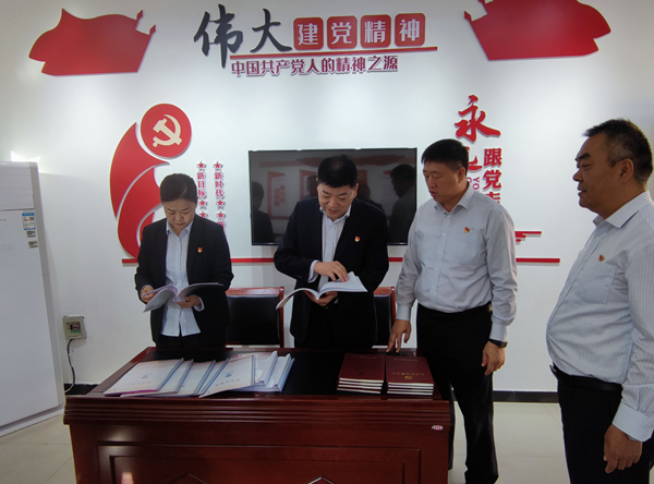 公司黨委副書記、監(jiān)事長張錫軍同...